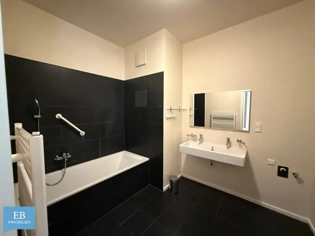 Helle Familienwohnung mit feiner Farbwelt und Fitnessraum im Haus