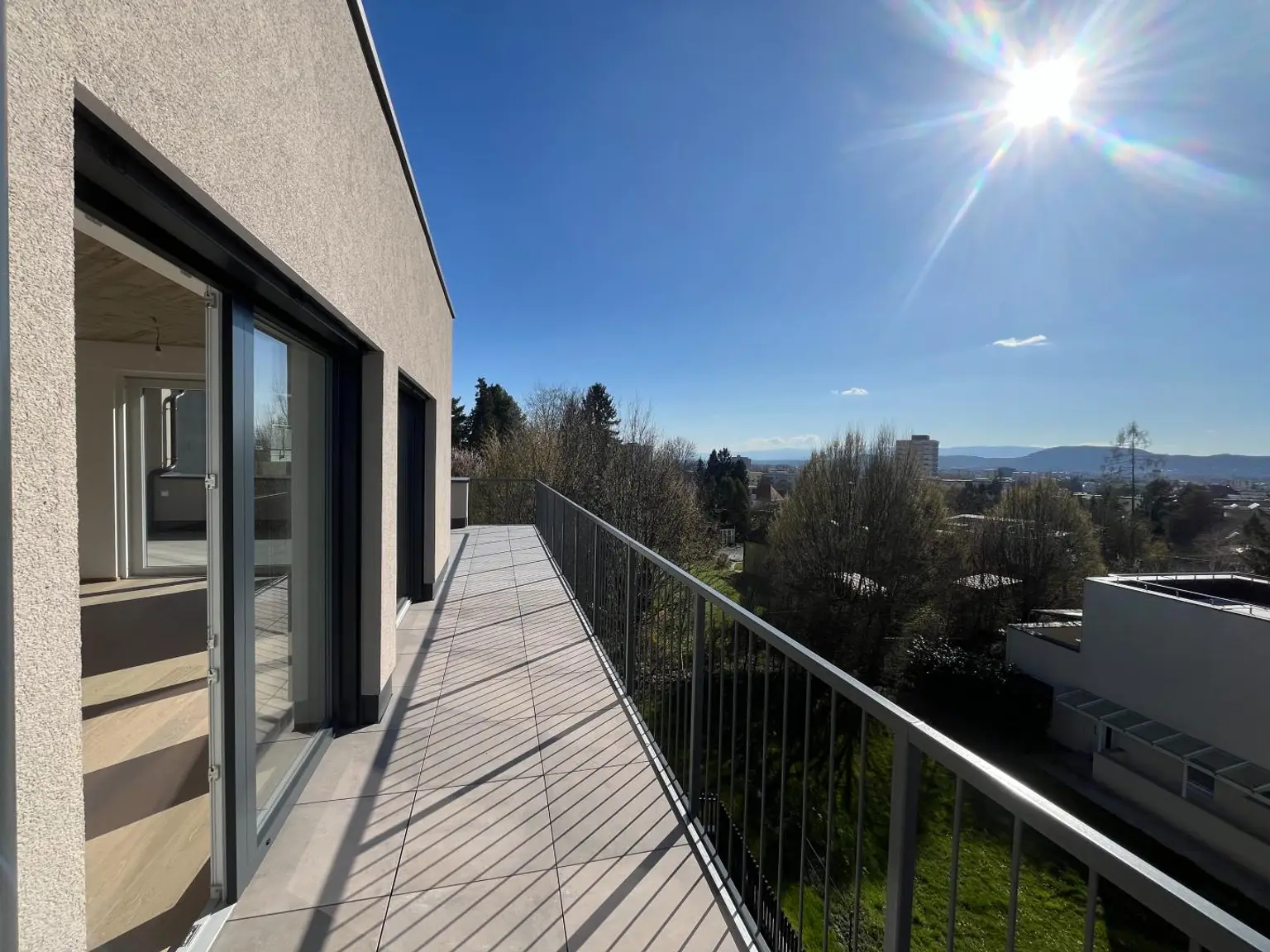 Erstbezug! stylische Penthouse Wohnung mit großer Terrasse und sensationellen Stadtblick in Waltendorf!