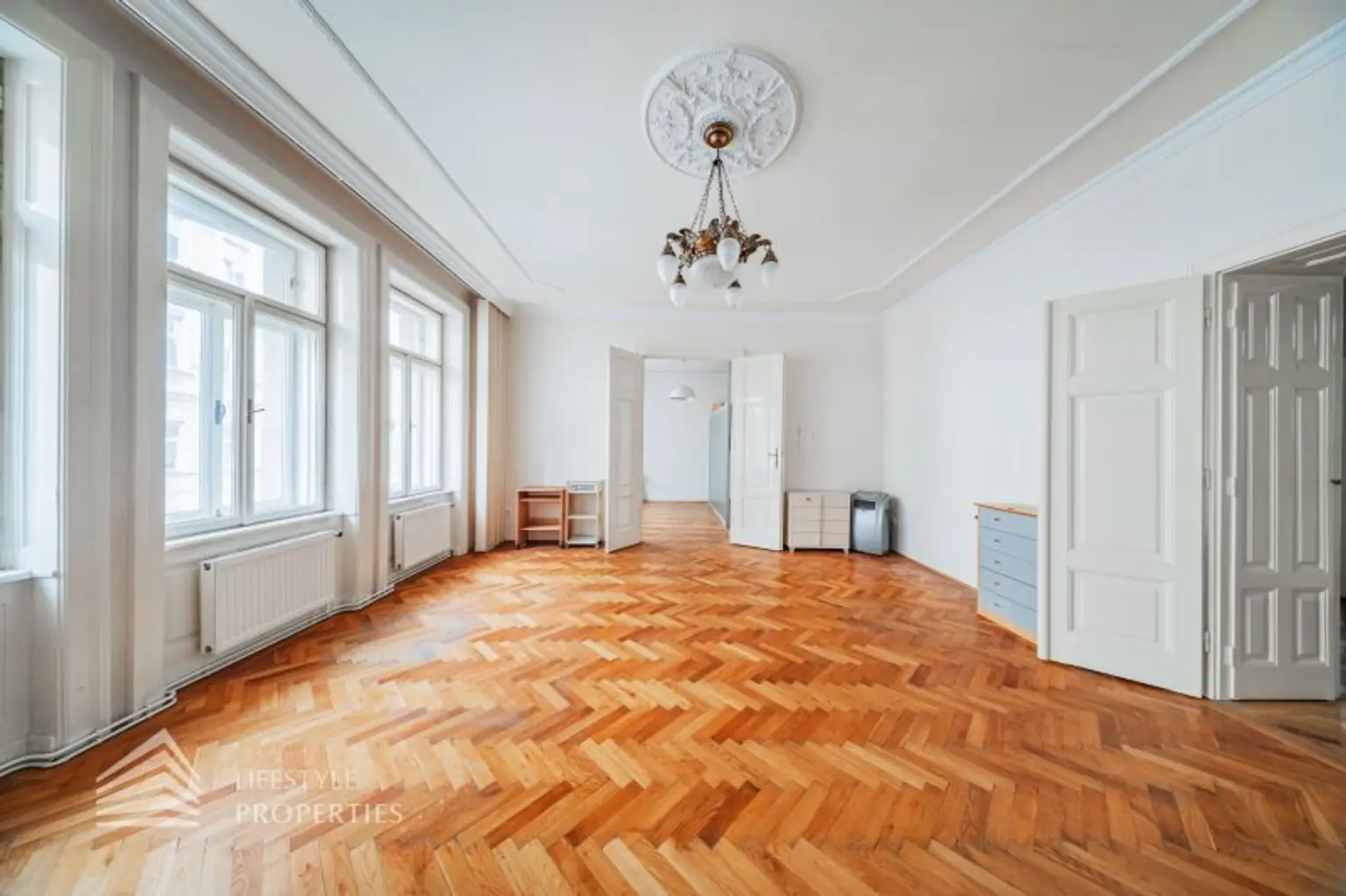 Charmante 3-Zimmer Altbauwohnung mit Loggia, Nähe Volksoper