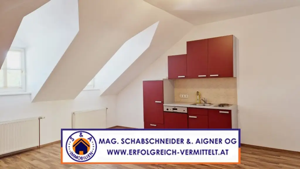 Große Dachgeschosswohnung mit Premium Whirlpool am Hauptplatz zu mieten!