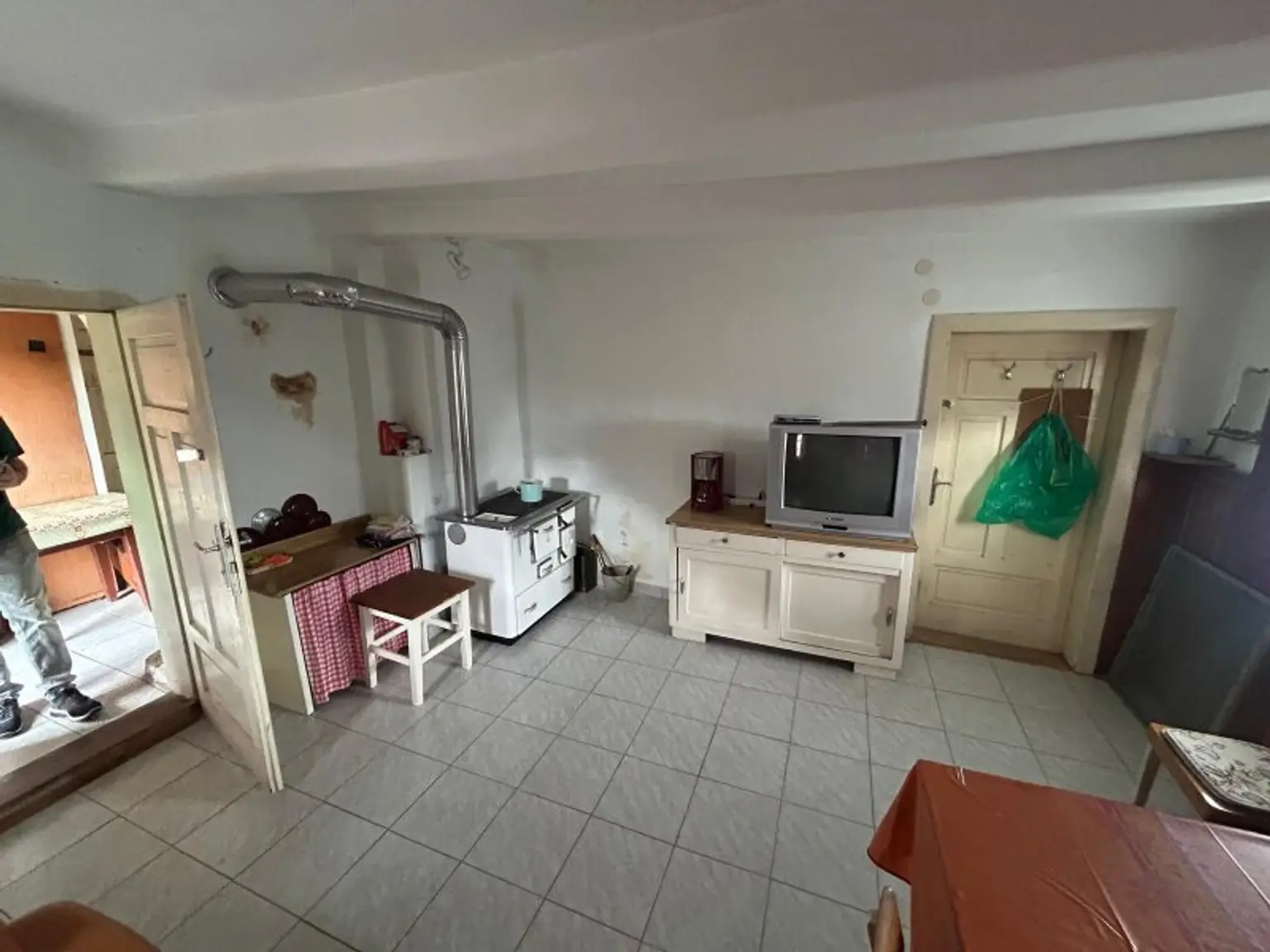 Charmantes Bauernhaus in Himmelberg WFL 100m², Baugrund 563 m² renovierungsbedürftig, € 129.000