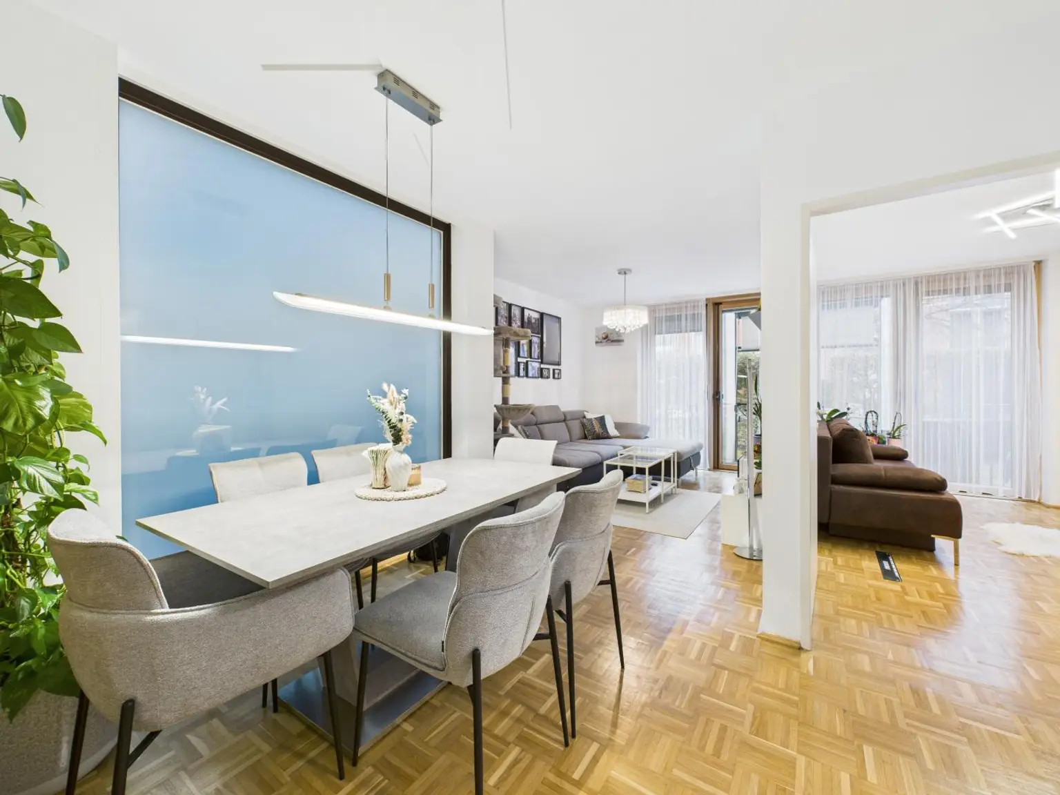 Wohn- und Essbereich 7