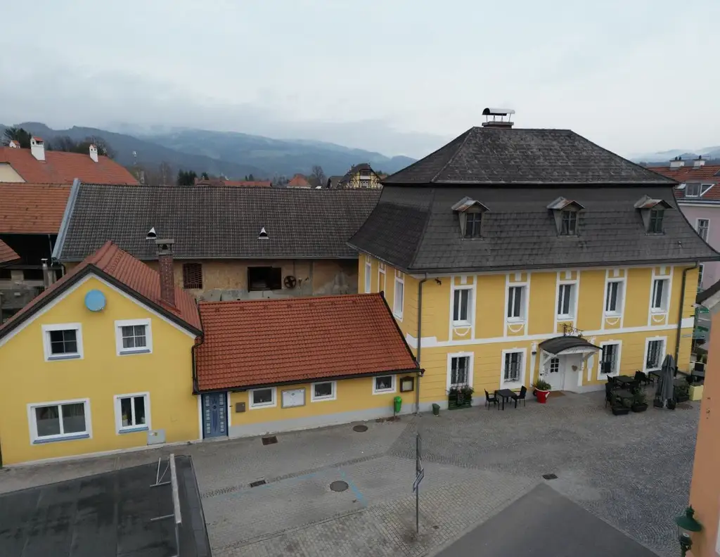 Top verpachtetes Cafe mit Zimmervermietung + exklusives Wohnhaus mit Innenhof + riesigem Stadl mit schönem Garten