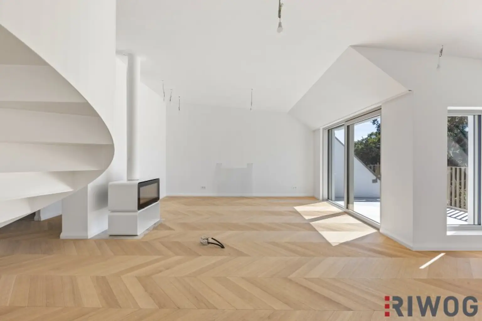 3,7m Raumhöhe im DG, Garage mit 2 Stellplätze, Atrium, Aufzug in die Wohnung und 360° Dachterrasse