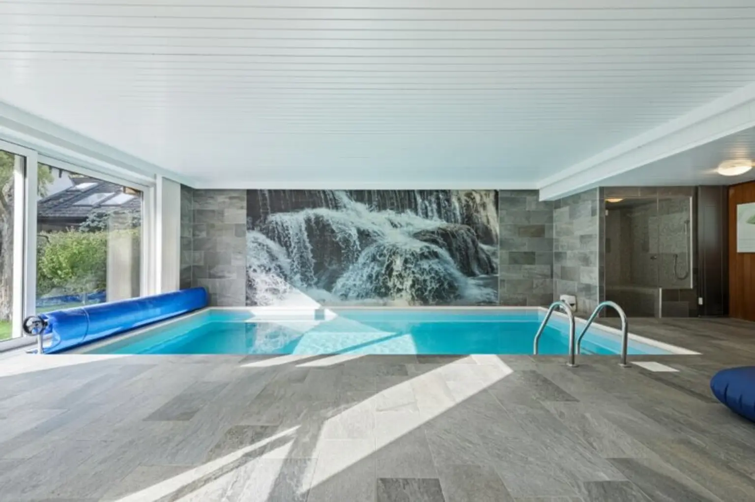 Exklusive Villa mit Nebengebäude in Gießhübl – Wohnen, Arbeiten & Wellness in Premiumlage