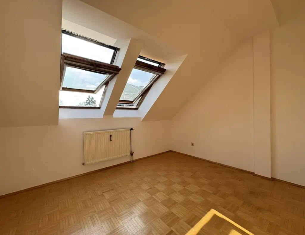 PROVISIONSFREI - Dachgeschosswohnung mit Weitblick