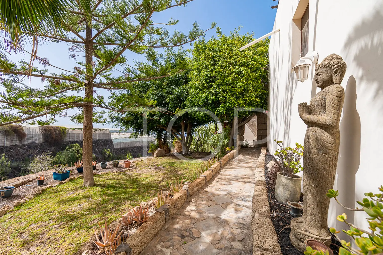 Romántica mansión con seis apartamentos en Costa de Adeje