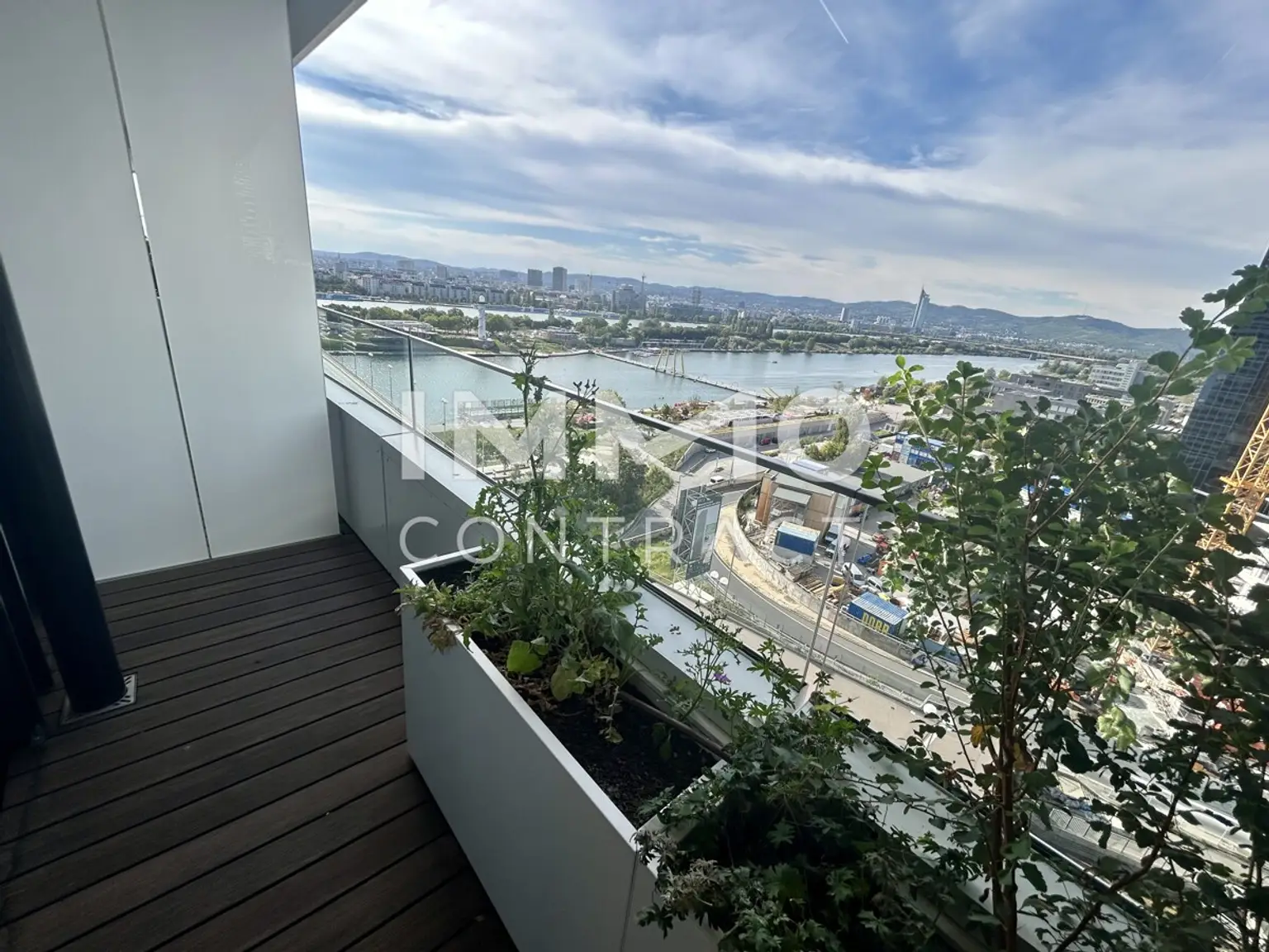 ERSTBEZUG: Luxuriöses Studioapartment mit Pool, Sauna, Fitness und Concierge!