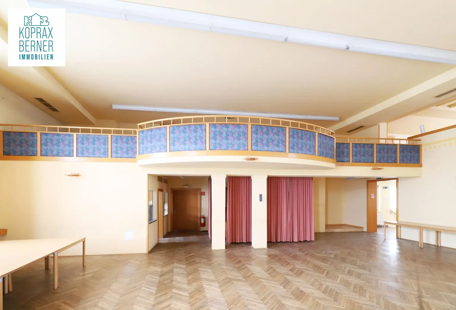 Festsaal mit Gastroküche