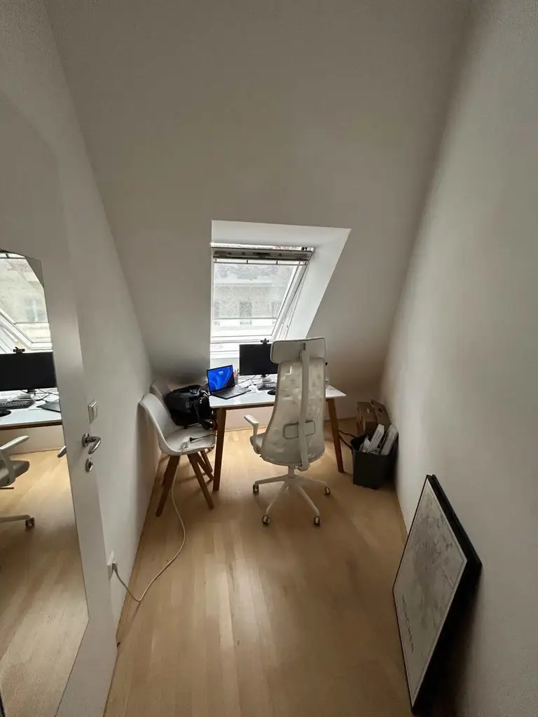 Geräumige 2-Zimmer-Wohnung im Dachgeschoss mit hofseitiger Terrasse
