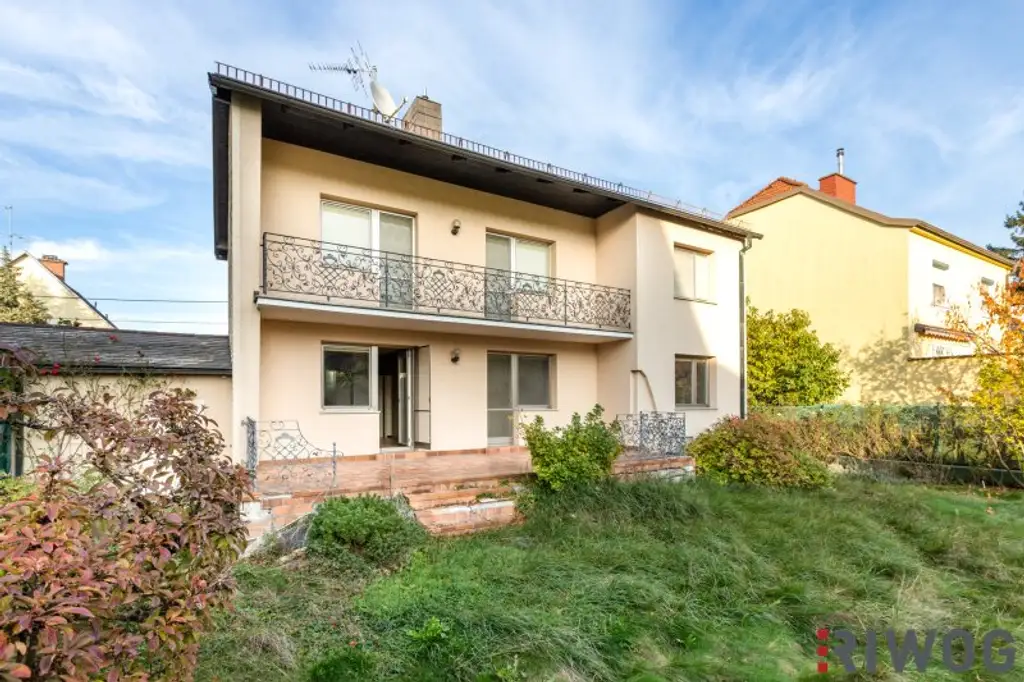 EIN- ODER ZWEIFAMILIENHAUS, gute Substanz, Modernisierungsbedarf