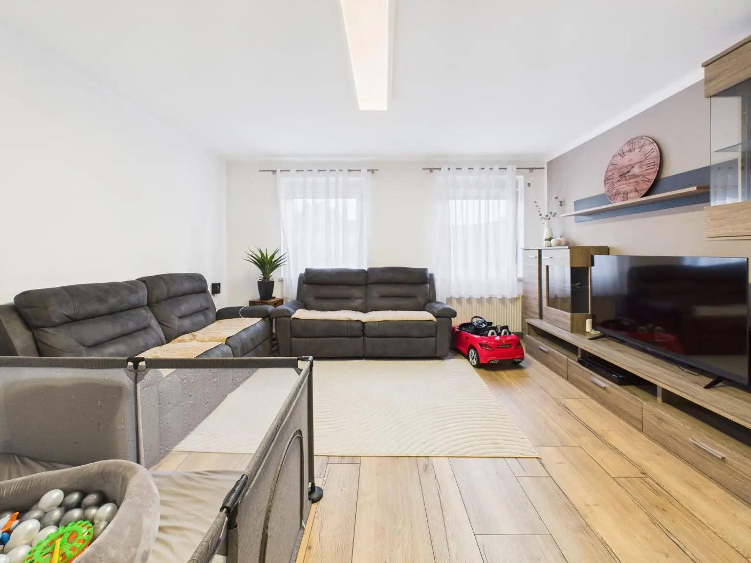 Top-renovierte 2,5-Zimmer-Wohnung in Haid – Anlegerobjekt mit hoher Nachfrage, erstklassiger Infrastruktur & starkem Renditepotenzial