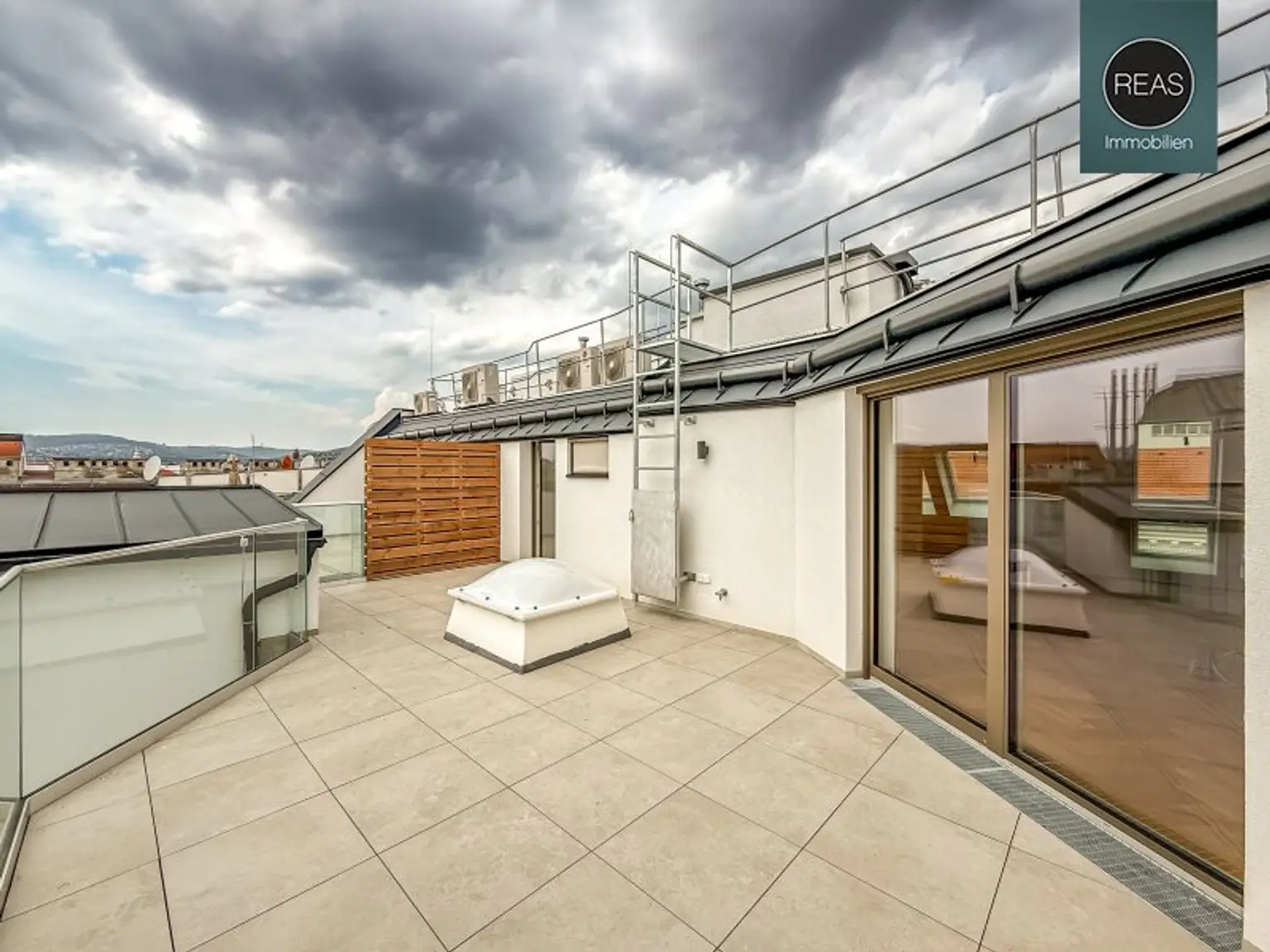 Elevate 1090 – Erstbezug: Dachgeschoss - Maisonette Wohnung (klimatisiert) mit großer Dachterrasse nahe U6 Alser Straße, AKH!