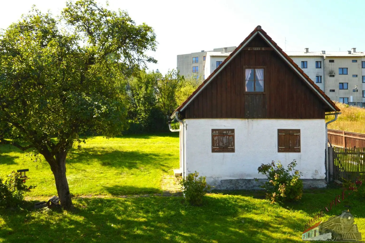 Einfamilienhaus mit Gäste-/Sommerhaus und 2 Garagen - Fernblick