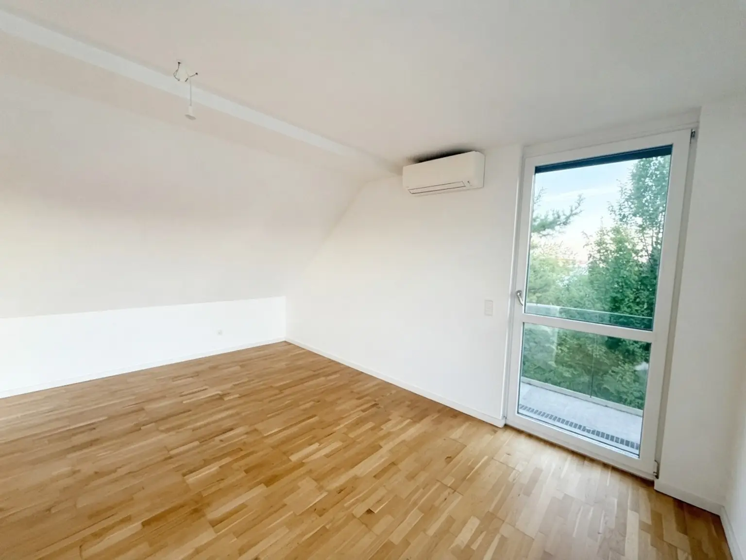 Traumhaftes Einfamilienhaus in Wien mit Garten, Terrassen und Stellplatz - Miete oder Kauf