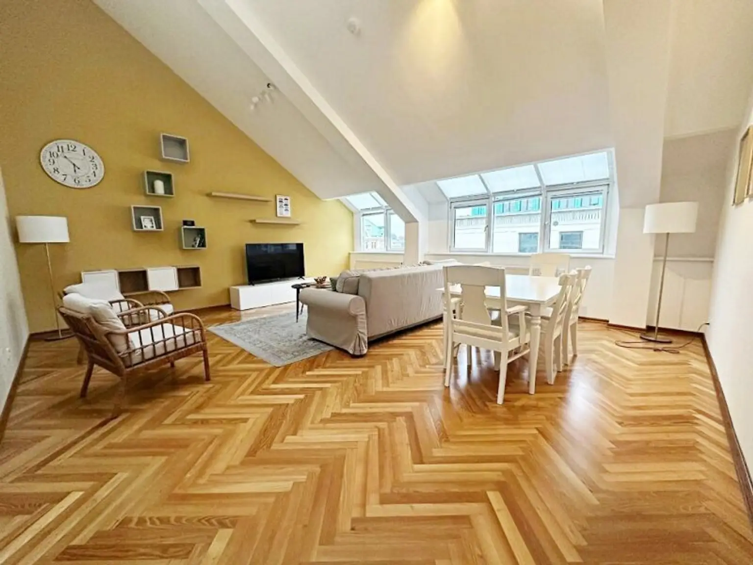 STAATSOPER-BLICK, klimatisiertes 110 m2 Dachgeschoss mit 20 m2 Terrasse, 3 Zimmer, Extraküche, 2 Bäder, Möblierung möglich