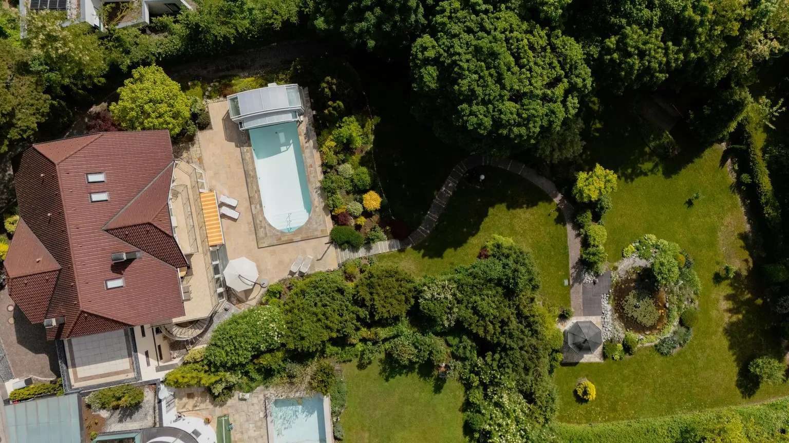 Luxuriöse Villa mit Panoramablick, Swimmingpool und großem Garten in Baden bei Wien