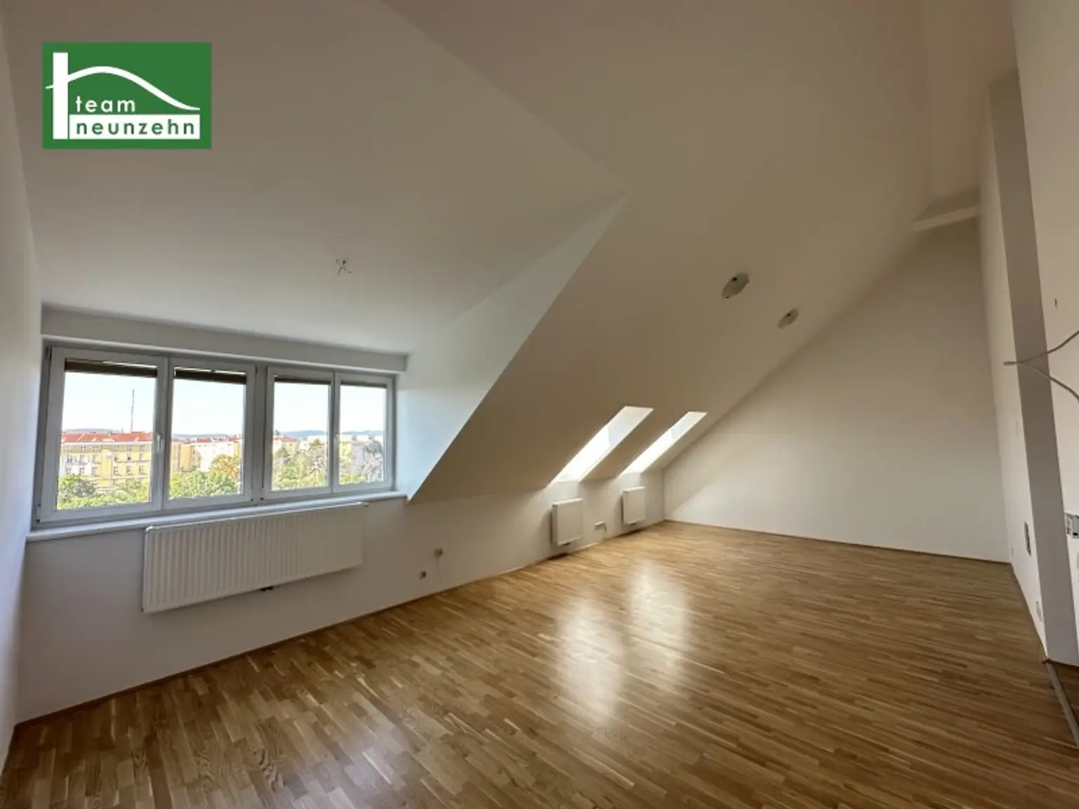 Panoramablick-Wohnung mit Dachterrasse nahe U6 Meidling zwischen Schönbrunn und Wienerberg - Frisch renoviert!