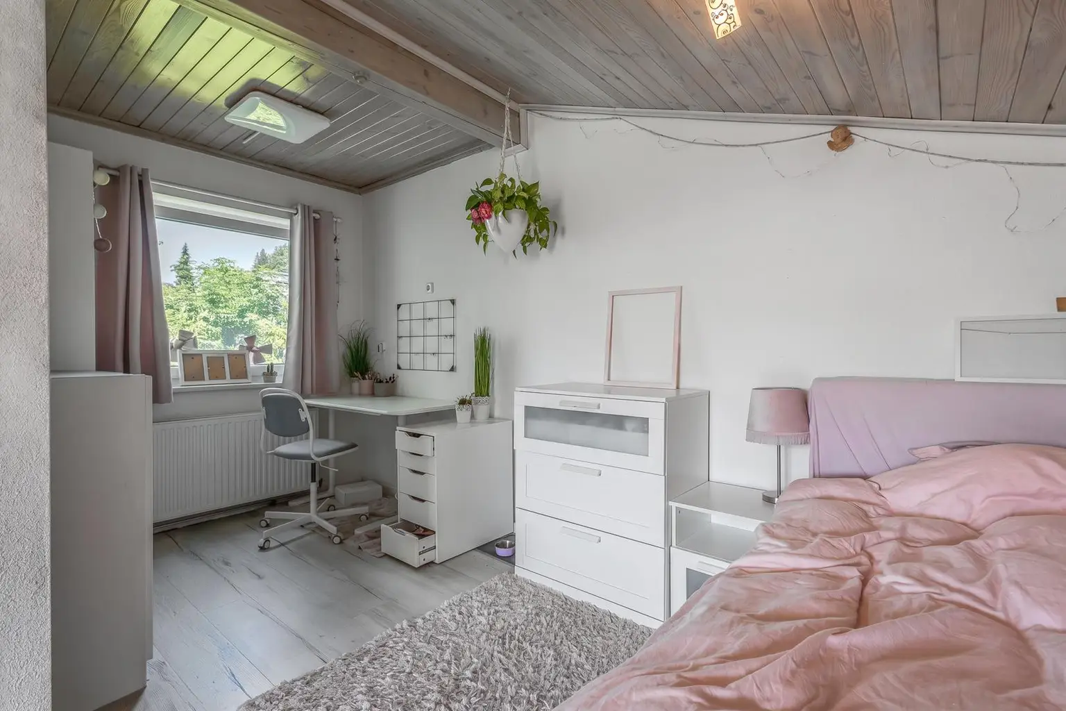 Zimmer 1 OG, Arbeitsbereich