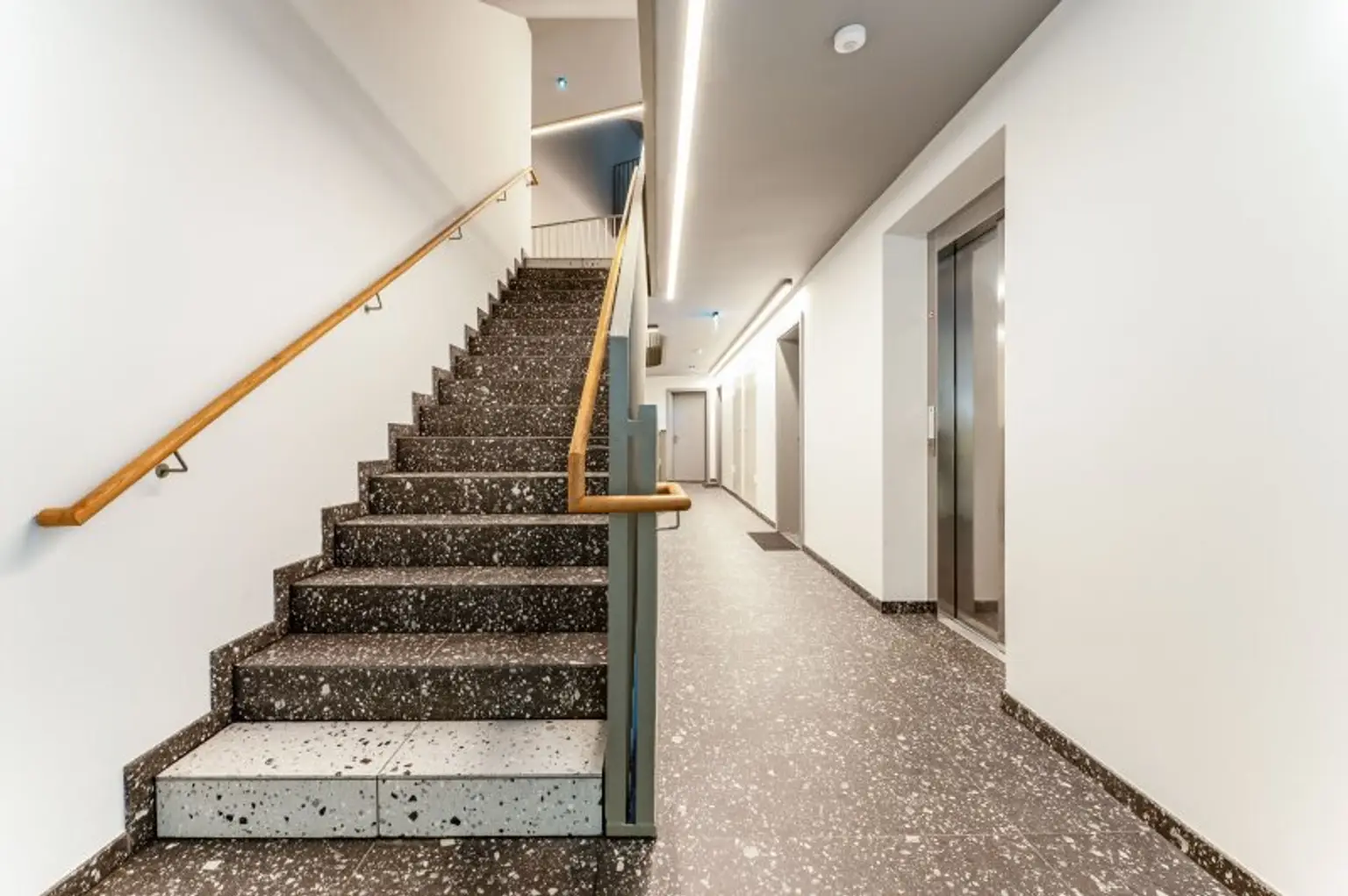 Erstbezug ab Februar! Nähe U6/U4! Helle 2-Zimmer-Wohnung mit Loggia zu vermieten!