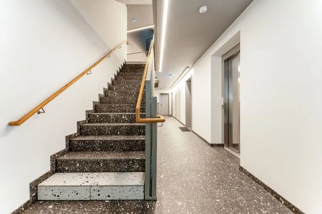 Erstbezug ab Februar! Nähe U6/U4! Helle 2-Zimmer-Wohnung mit Loggia zu vermieten!