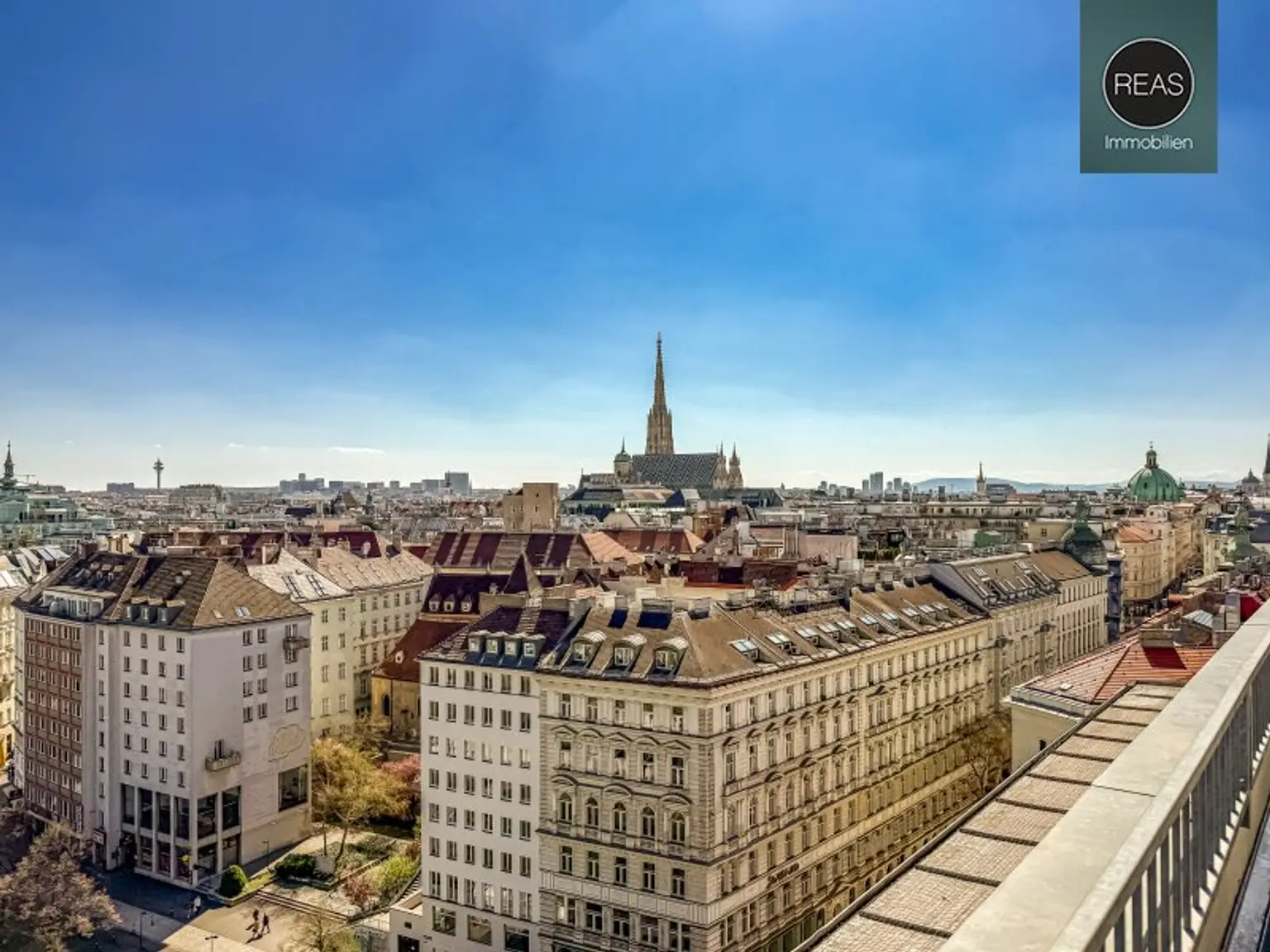 Wohnungspaket in Top-Innenstadtlage! 2 nebeneinander liegende Wohnungen mit 2 Loggien, neuen Fenstern und unverbautem Traumblick!