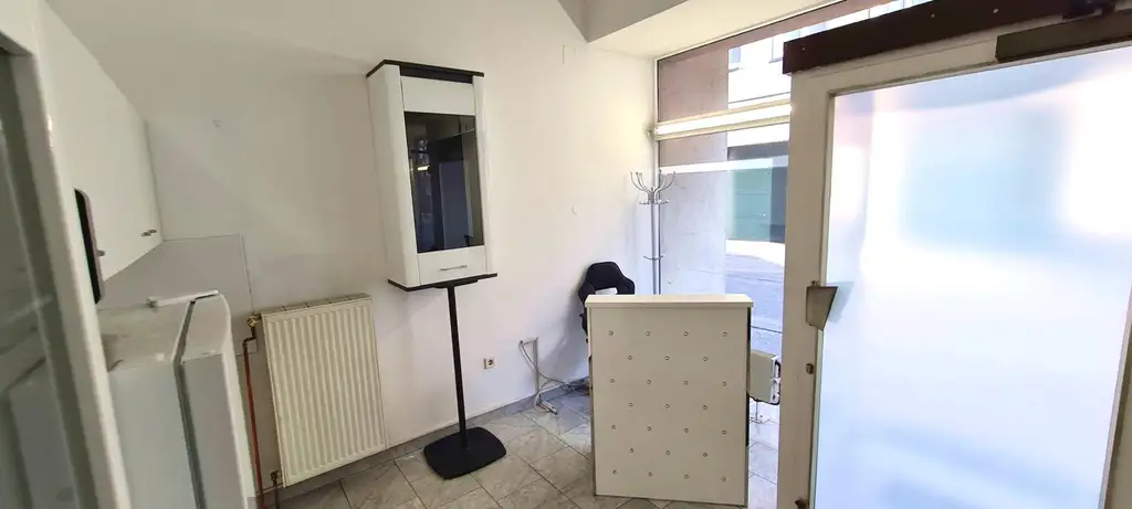 Geschäftslokal mit 55 m² Nutzfläche + Singlewohnung mit 22 m² Nutzfläche - zu kaufen!