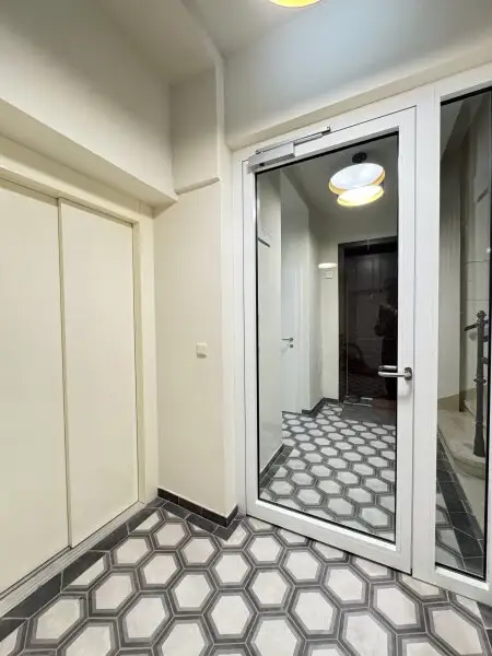 Charmante 3-Zimmer-Altbauwohnung in generalsaniertem Haus mit Lift – 1020 Wien