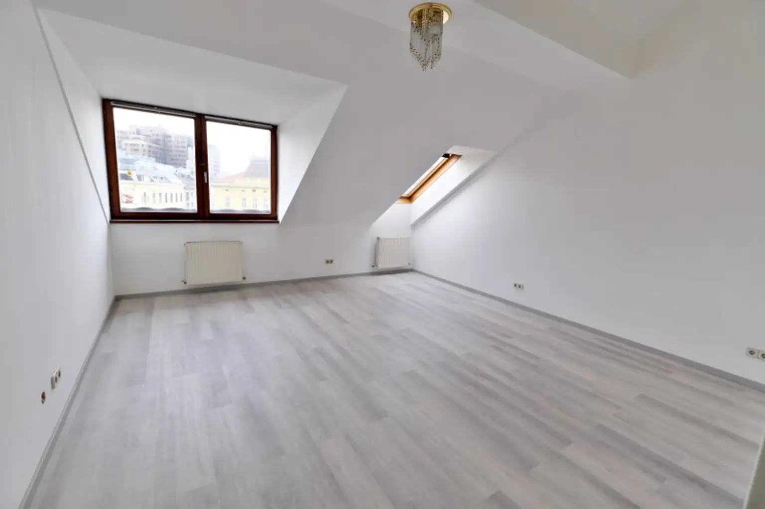 Nähe Innenstadt, Radetzkyplatz, UNBEFRISTETE Dachwohnung 3 Zimmer