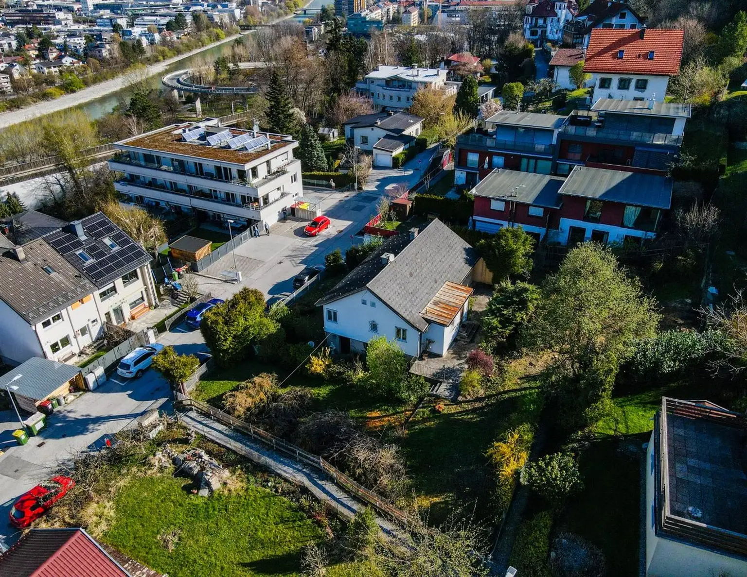 Sehr schönes Grundstück mit Altbestand zu verkaufen