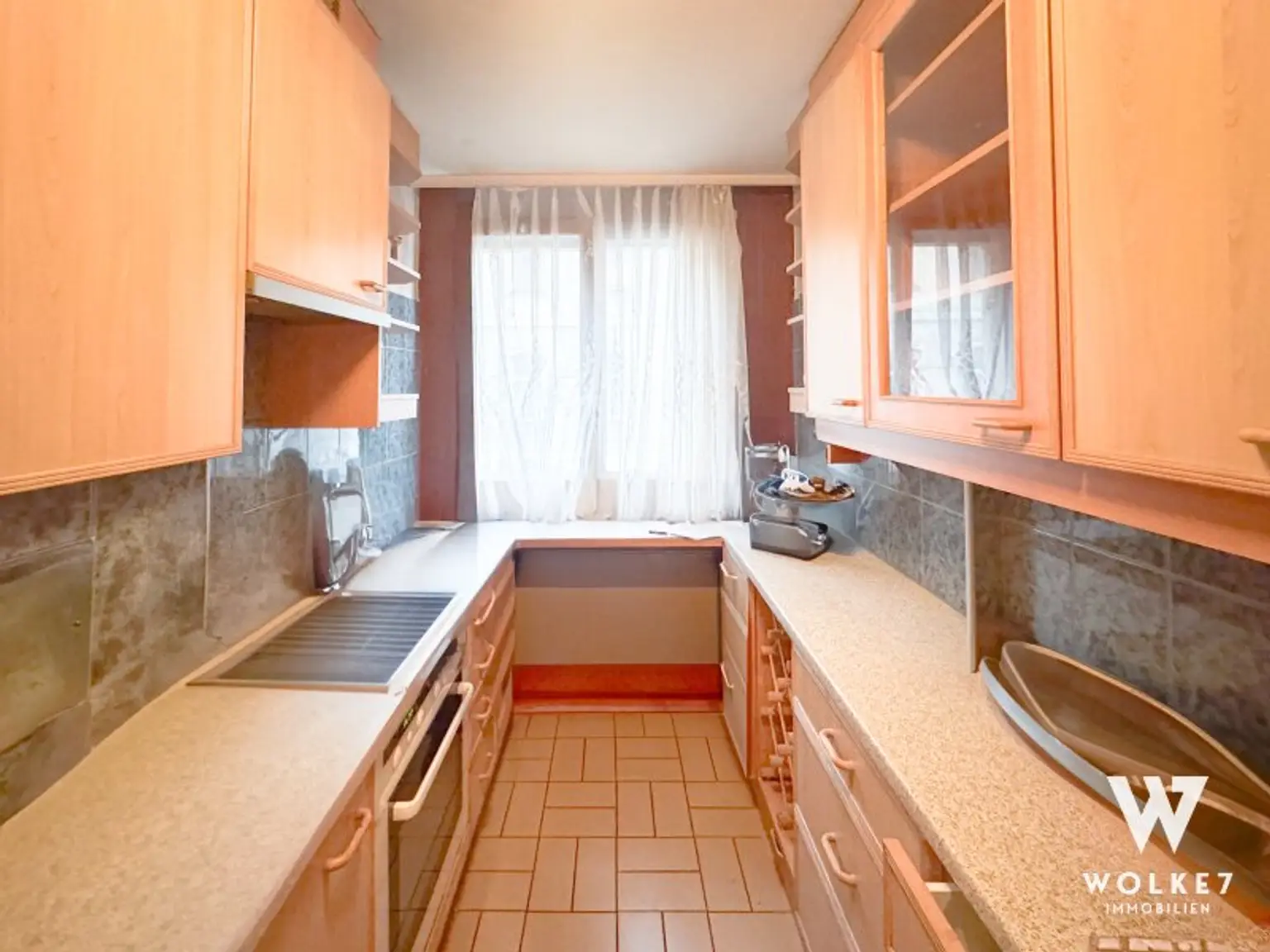 Sanierungsbedürftige 3-Zimmer-Wohnung mit Loggia, separate Küche | Türkenschanzpark | S45, 10A, 40,41,9 | Gersthof