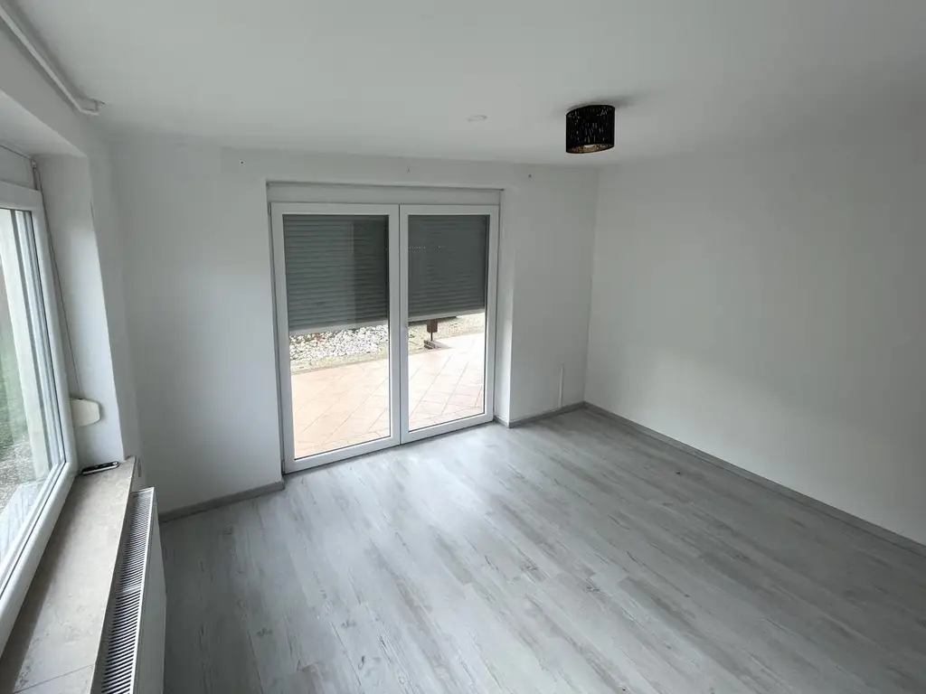 Zur Miete: 2,5-Zimmer-Wohnung mit Gartennutzung in Niederdorf