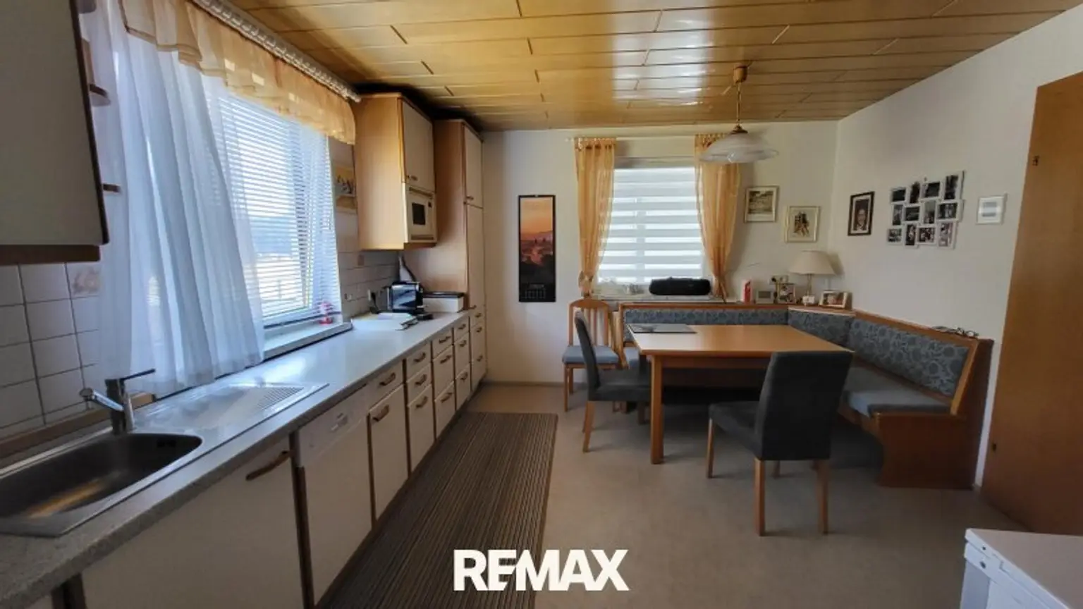 Küche mit Essbereich