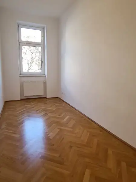 ROCHUSMARKT-NÄHE, sonnige 103 m2 Altbau, 3 Zimmer, WG-geeignet, Küche, Wannenbad, Parketten, Geusaugasse