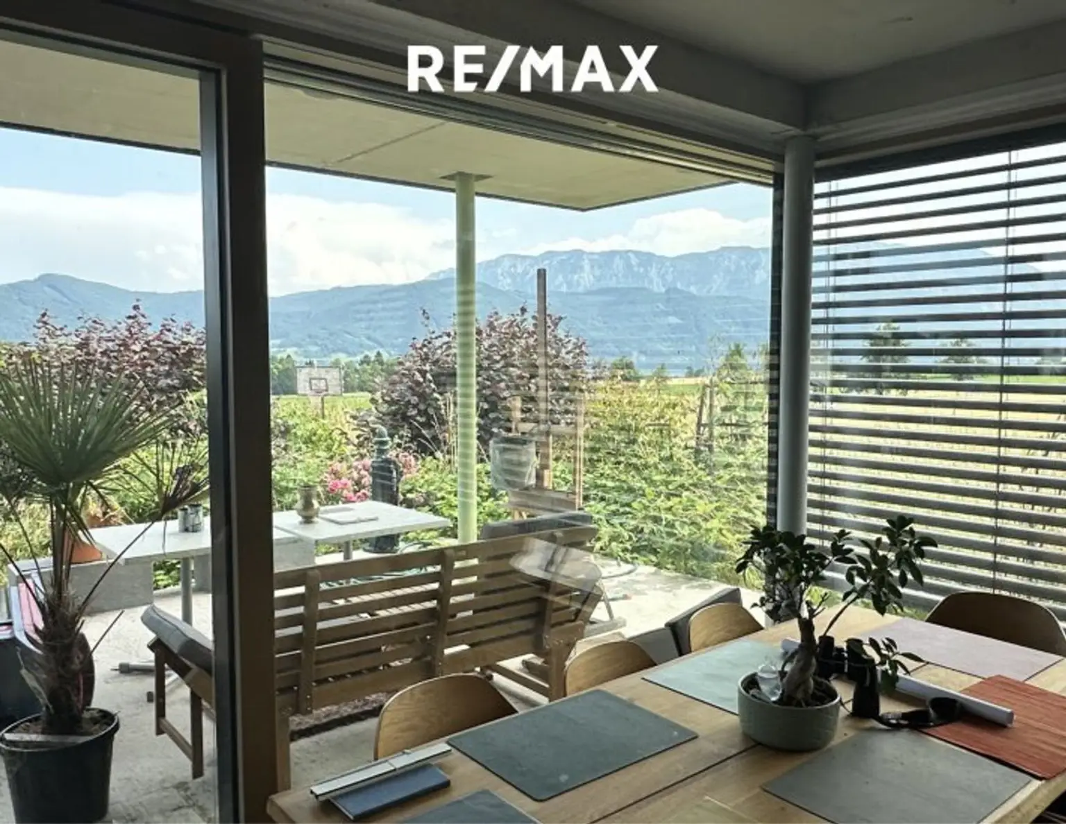 Traumhafte Gartenwohnung mit Seeblick am Attersee - Ihr neues Zuhause!