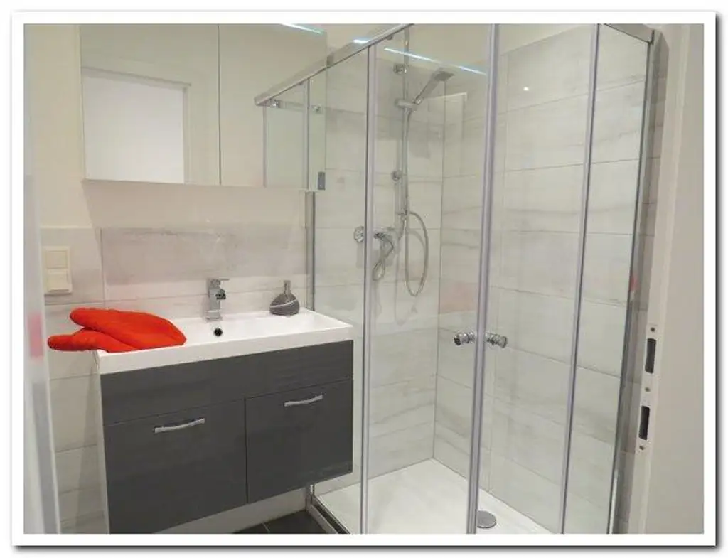 PRIVATVERKAUF: 1100 Wien/Fußgängerzone Favoritenstraße: Neu sanierte 2 Zimmer-Wohnung mit Parkblick
