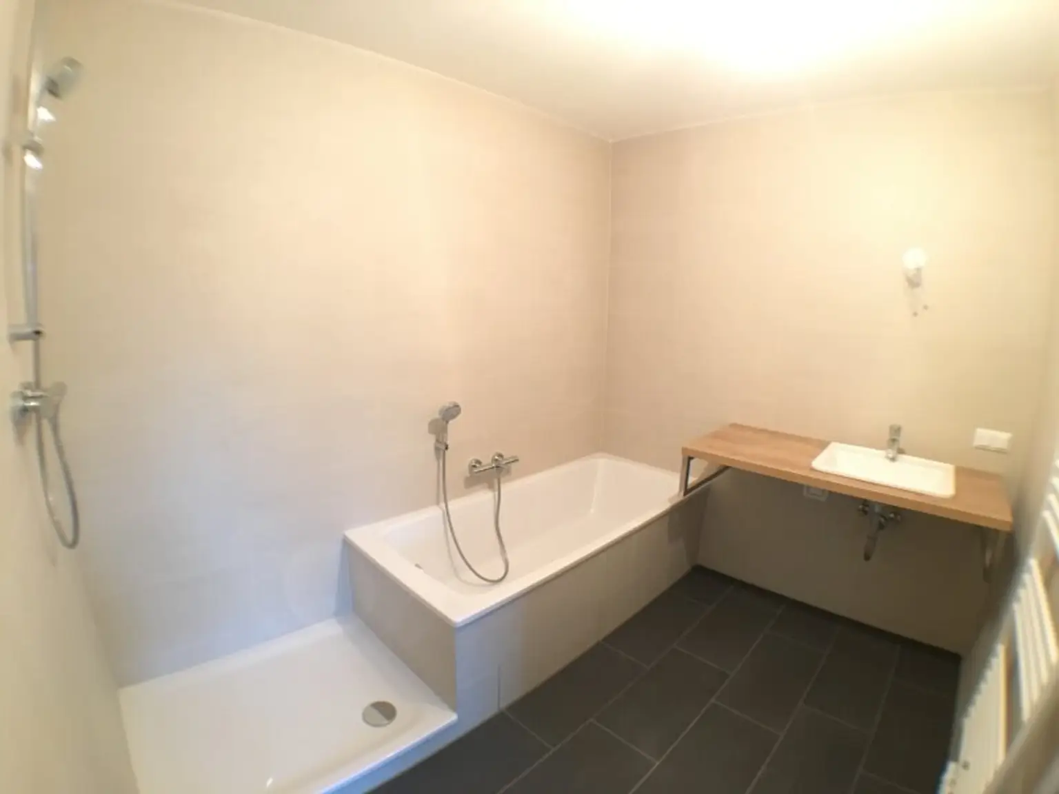 Modernes Wohnen über den Dächern Wiens – 3-Zimmer-Dachgeschosswohnung mit großer Terrasse in Ruhelage