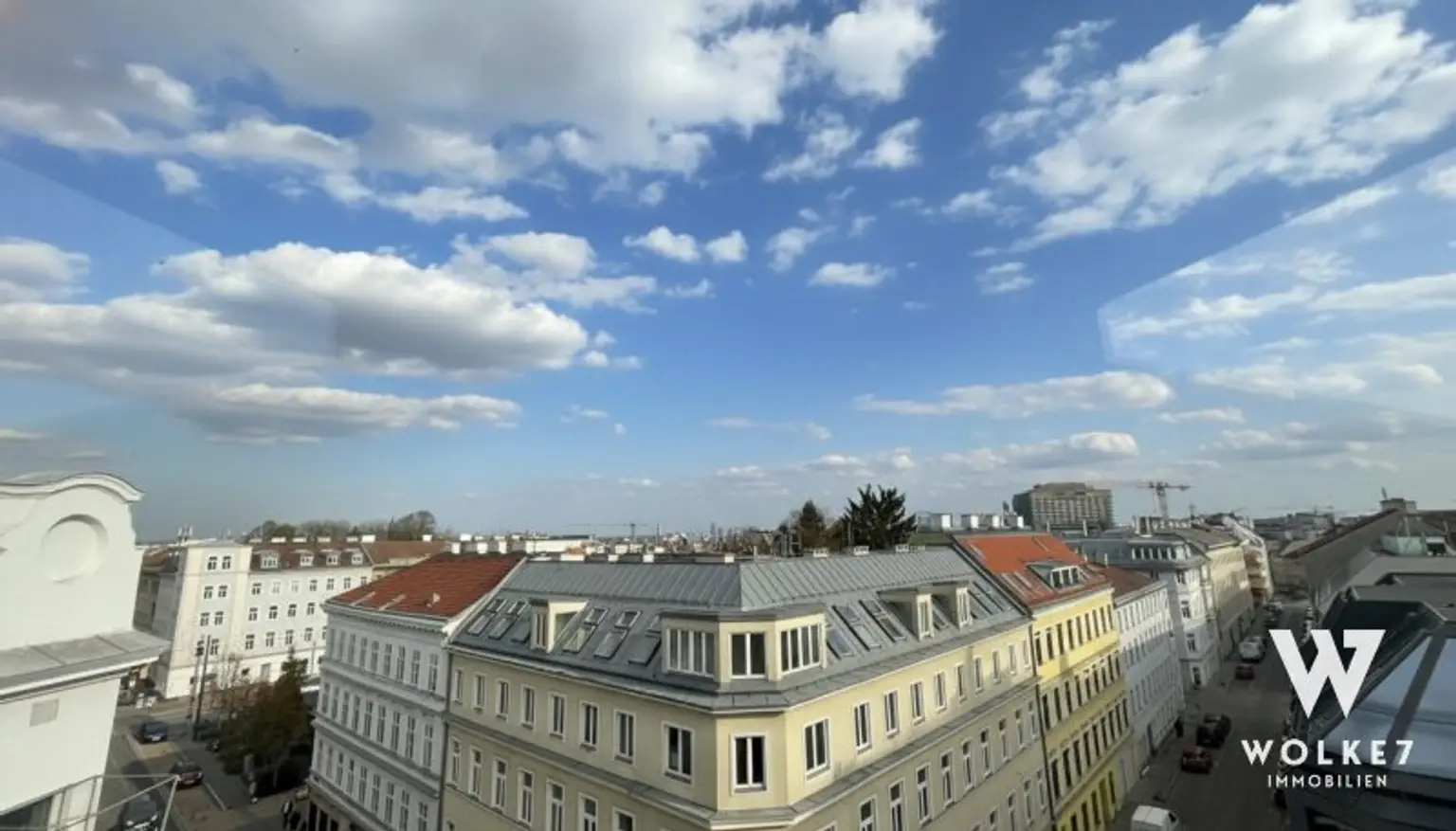 Exklusive Dachgeschoßwohnung mit ca. 86 m² und Blick über Wien I Nahe AKH