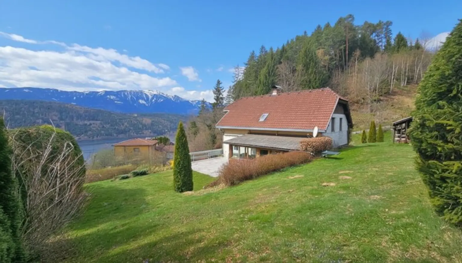 Außenansicht - Garten - Haus - Millstatt - kaufen - KI_generiert-Himmel
