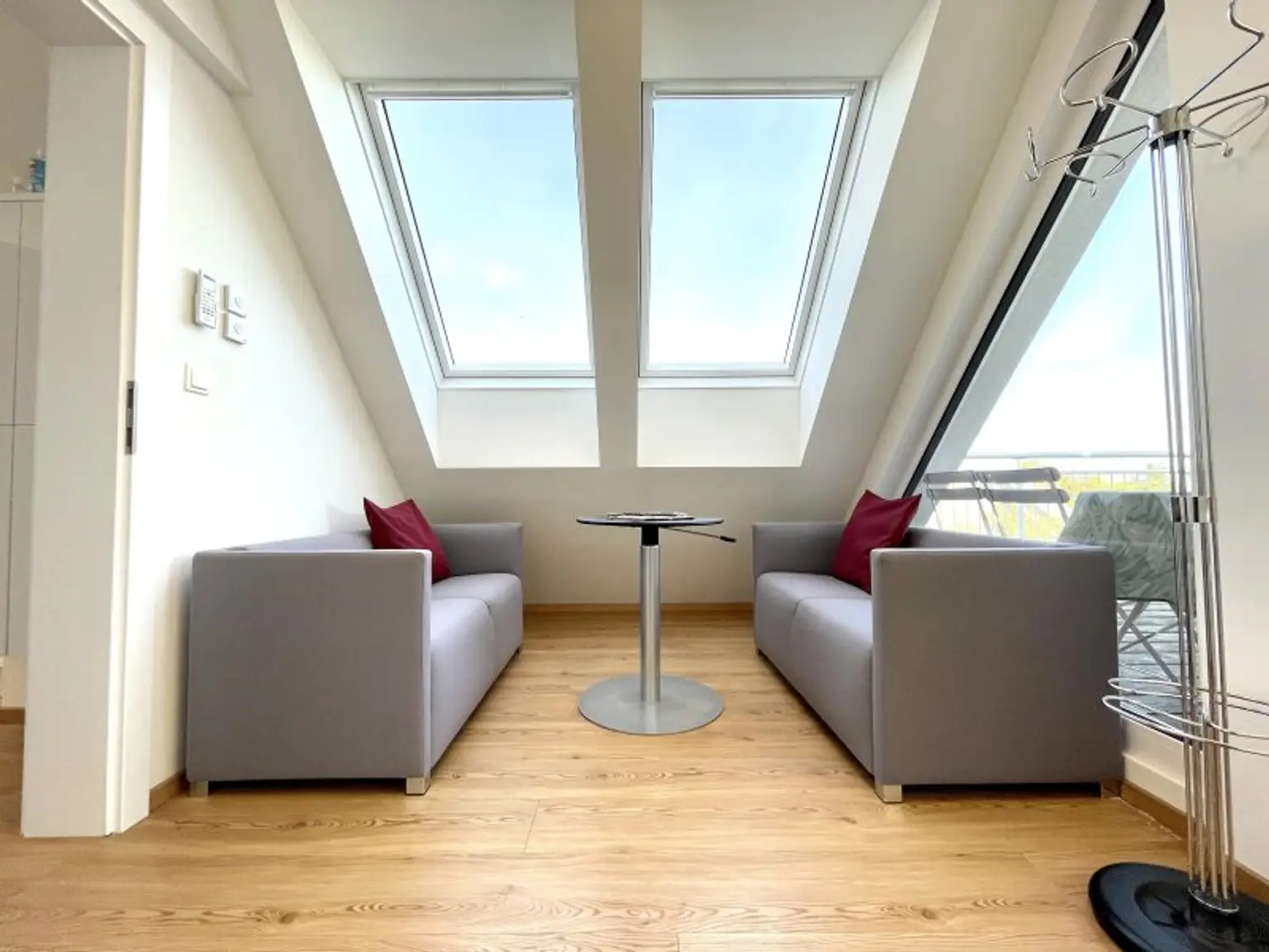 RARITÄT - PENTHOUSE MIT WINTERGARTEN UND TRAUMTERRASSE - KLIMAANLAGE UND ZWEI GARAGENPLÄTZE - TOP- INFRASTRUKTUR