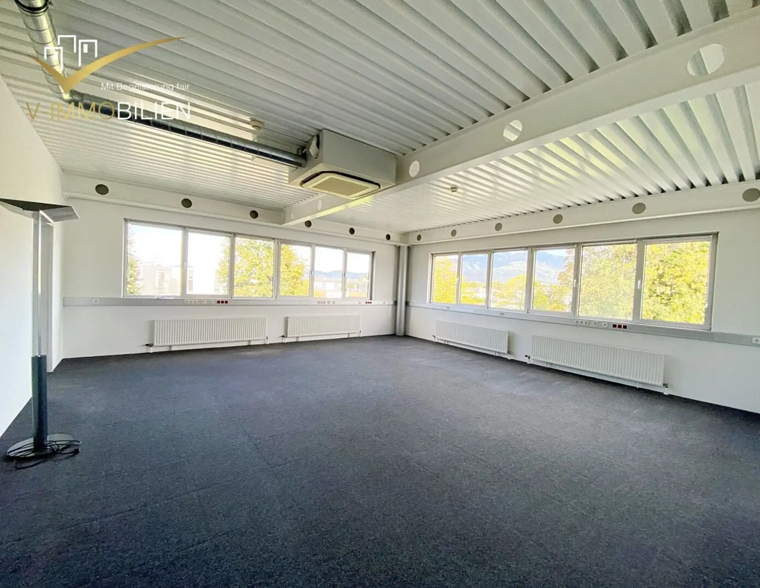 Lichtdurchflutete - Klimatisierte Bürofläche