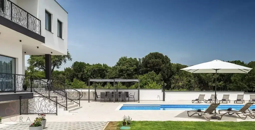 Modernes Anwesen in Pula – Mediterraner Luxus und Investitionschance
