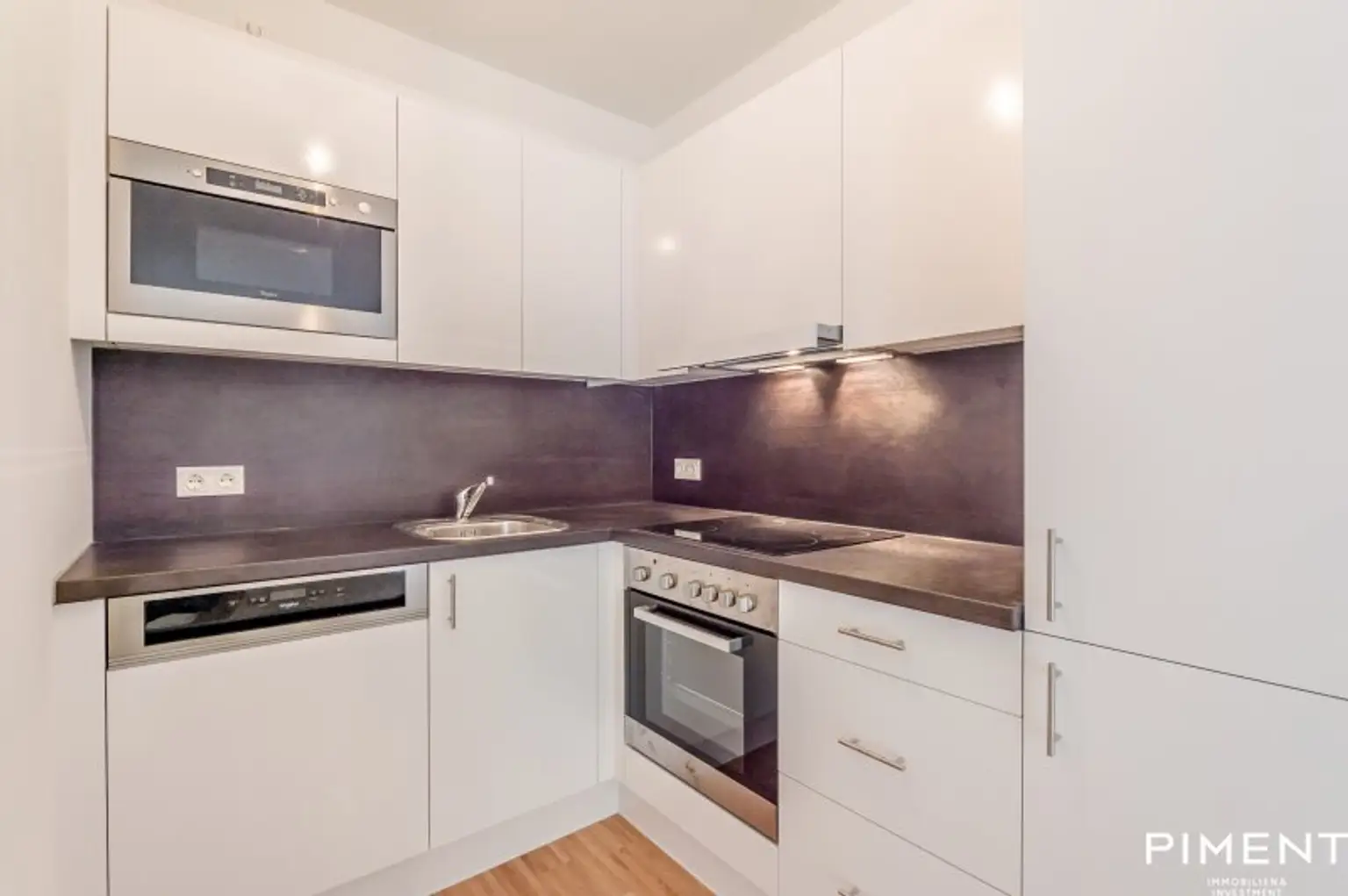 2 ZIMMER WOHNUNG MIT INNENHOFBALKON!