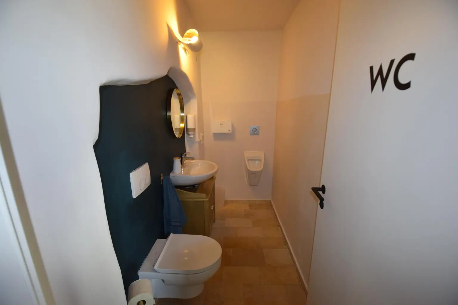 WC mit Pissoir