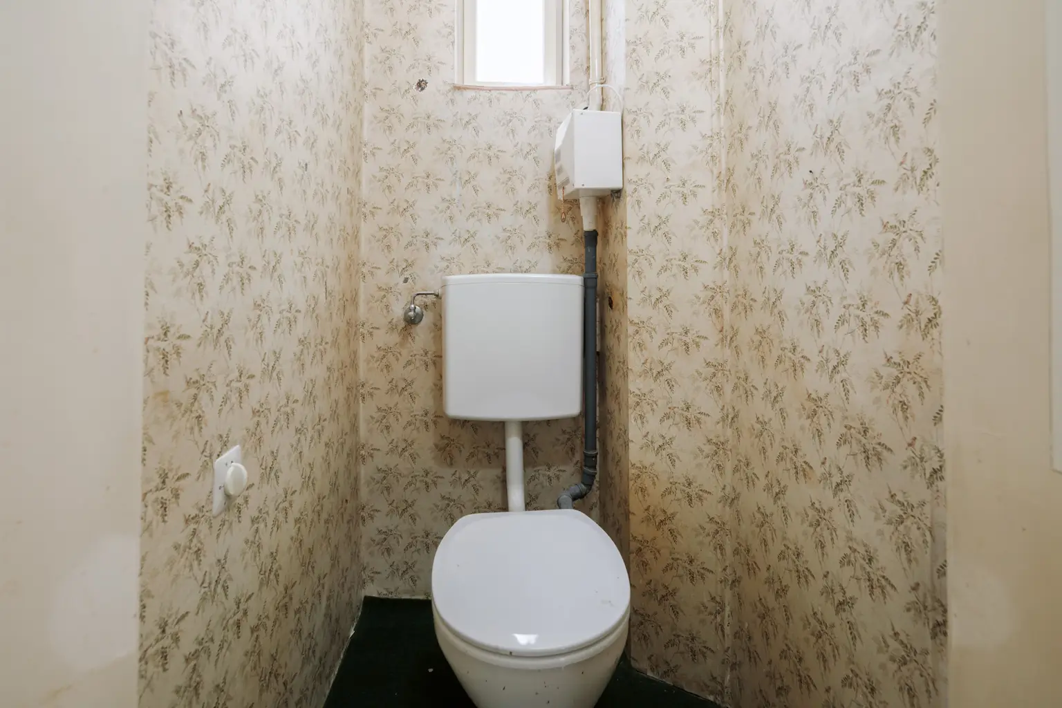 Sanierungsbedürftiges 4 Zimmer Altbau-Juwel in sehr guter zenraler Lage von Döbling!