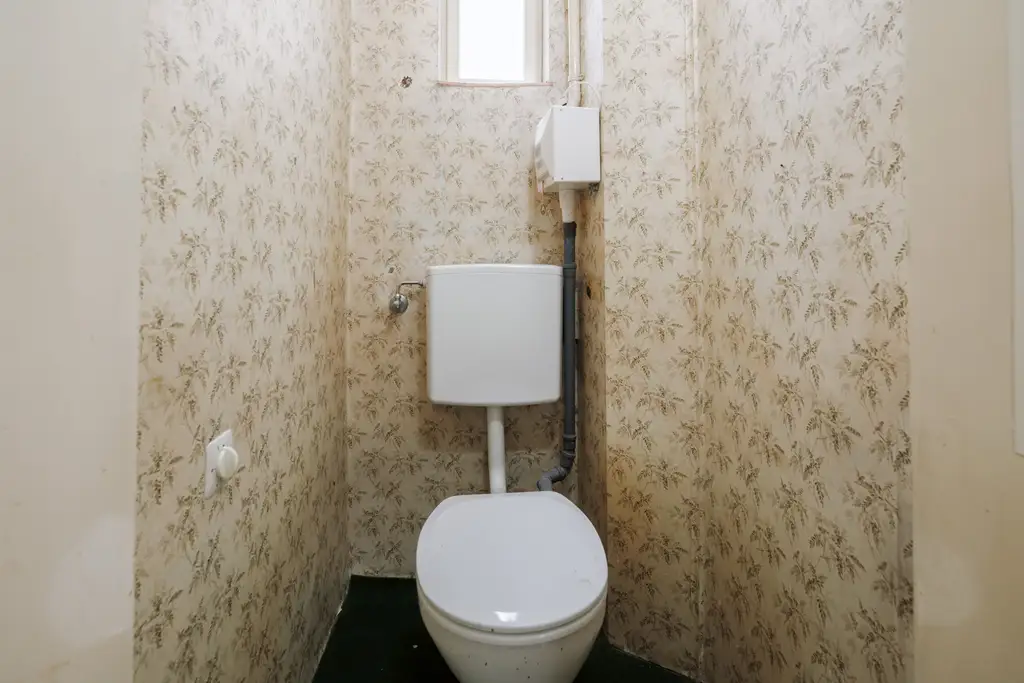 Sanierungsbedürftiges 4 Zimmer Altbau-Juwel in sehr guter zenraler Lage von Döbling!