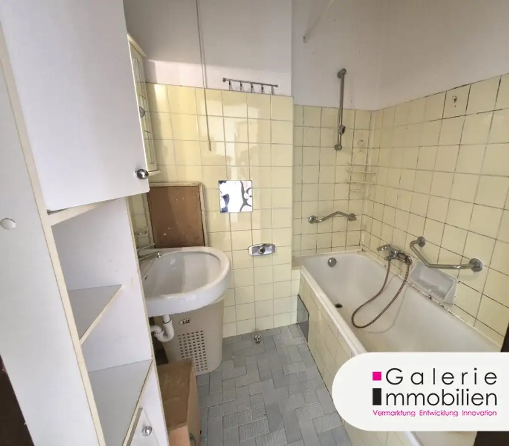 Sonnige und helle 3-Zimmer-Neubauwohnung mit Loggia inkl. Stellplatz - Sanierungsbedarf