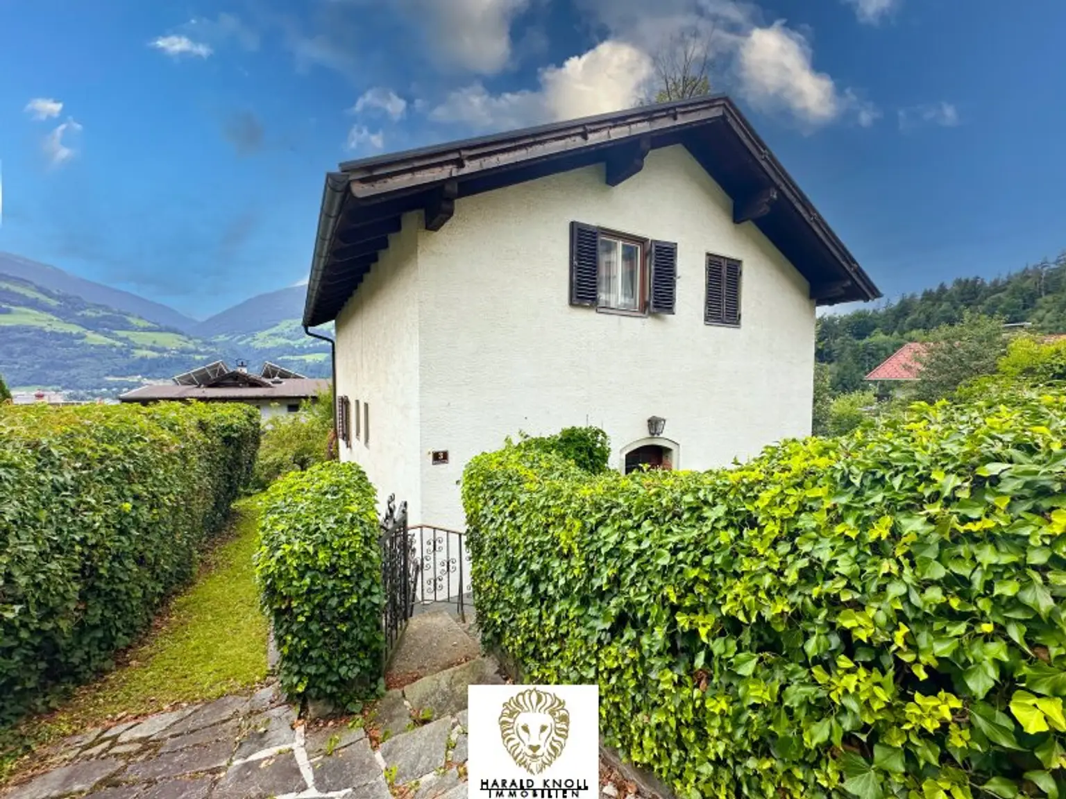 Charmantes Wohnhaus mit großem Garten und Entwicklungspotenzial