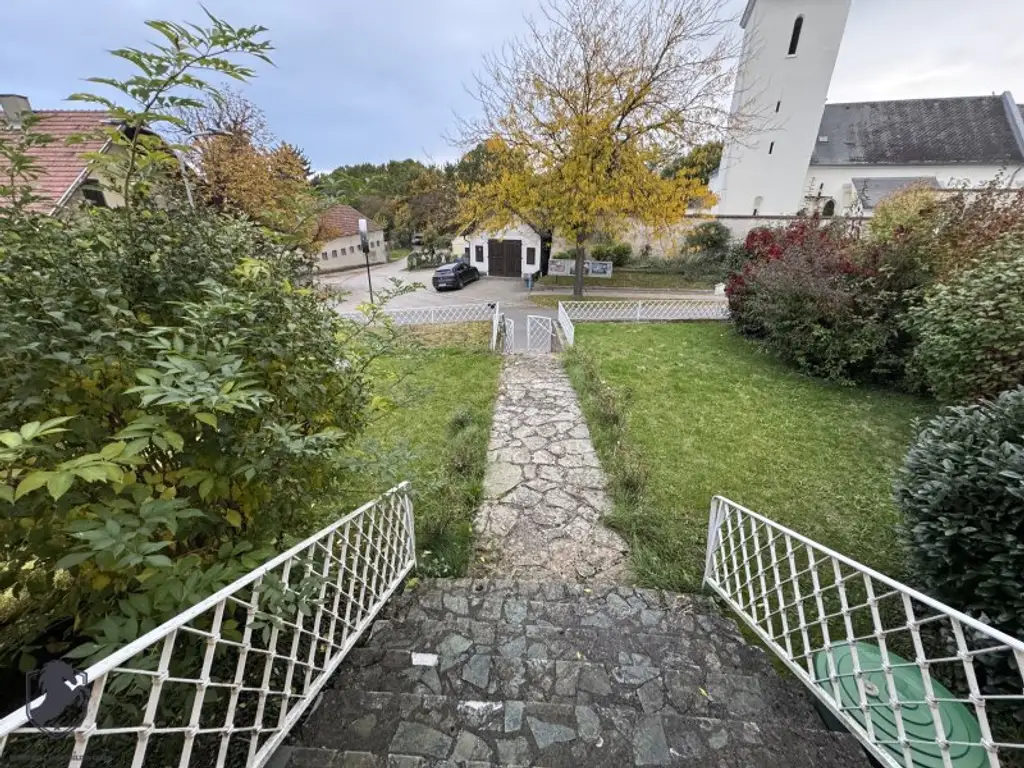 Einfamilienhaus mit Garten, Garage zu vermieten