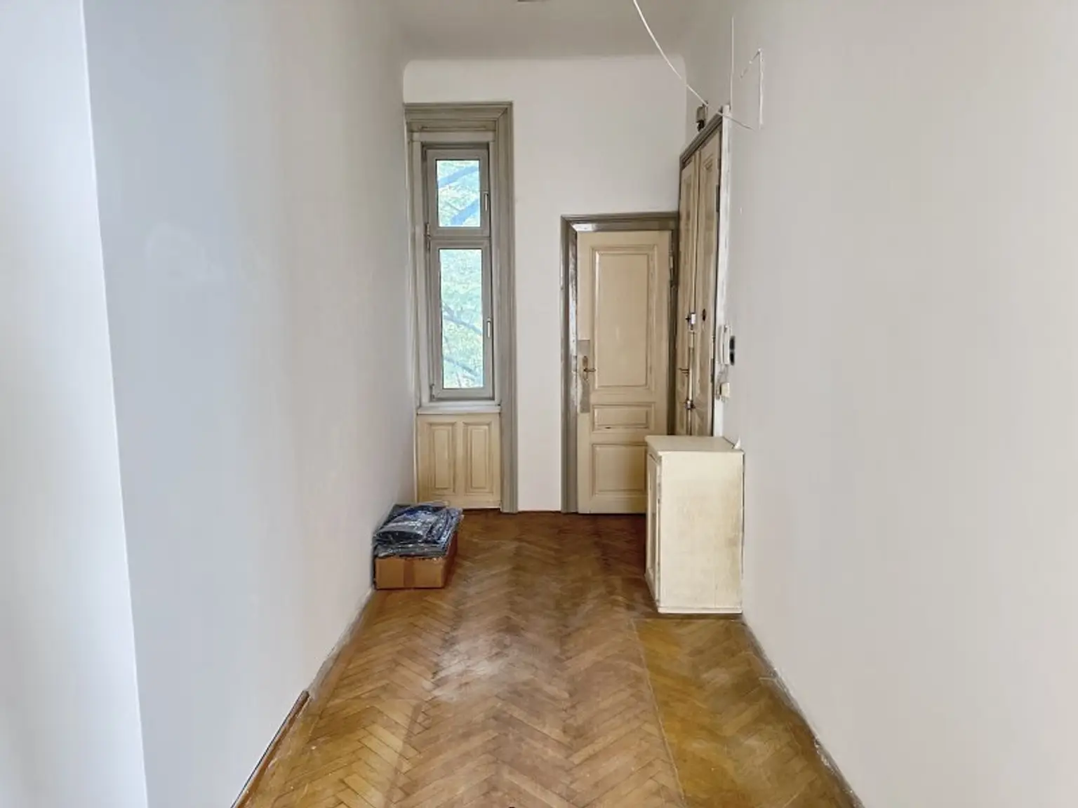 TOLLER ALTBAU - SCHÖNE WOHNUNG IM ALTWIENER STIL - ZUM SANIEREN